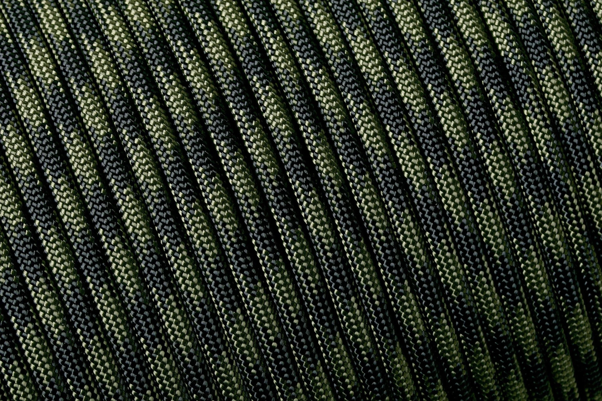 Knivesandtools 550 Paracord Type III, Colour: Camo Dark Camo, 1000 Ft (304.8 M) 2 Knivesandtools 550 Paracord Type III, Colour: Camo Dark Camo, 1000 Ft (304.8 M) - Billede 2