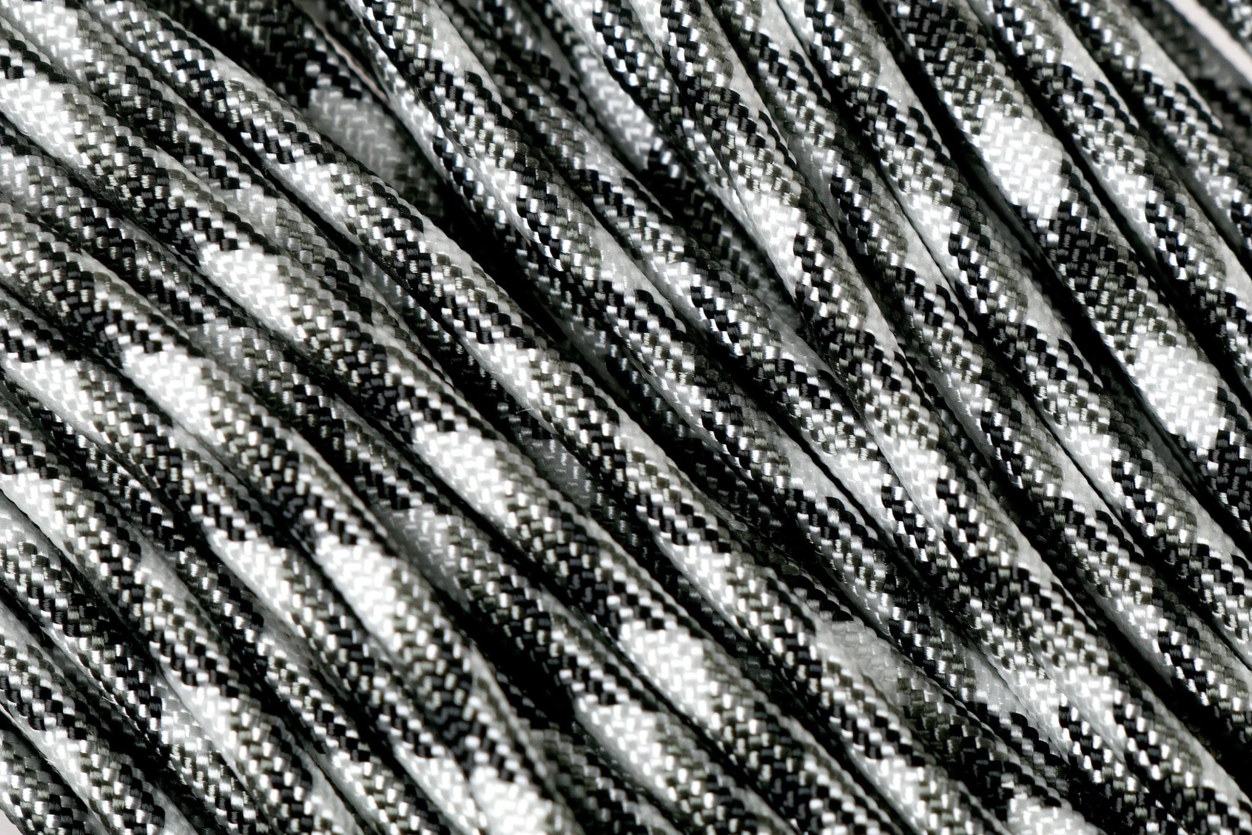 Knivesandtools 550 Paracord Type III, Colour: Urban Camo, 50 Ft (15.24 M) 1 Knivesandtools 550 Paracord Type III, Colour: Urban Camo, 50 Ft (15.24 M)