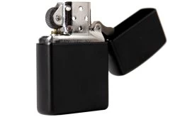 Knivesandtools Zippo Black Matte Snake, Black, Lighter -Udendørs Værktøjsbutik KTZPBLACKSNAKE 03 zippo knivesandtools